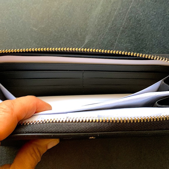 NWOT-Kate Spade black leather zipper wallet w/multiple slots  FIRM ON PRICE - Picture 5 of 9
